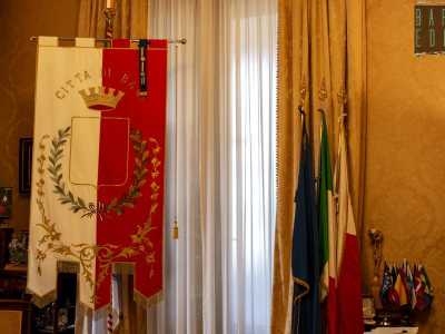Ma quali sono le origini dello stemma barese? Secondo lo storico Antonio Beatillo pare che tutto risalga alla dominazione saracena avvenuta nel IX secolo, tra l�847 e l�872